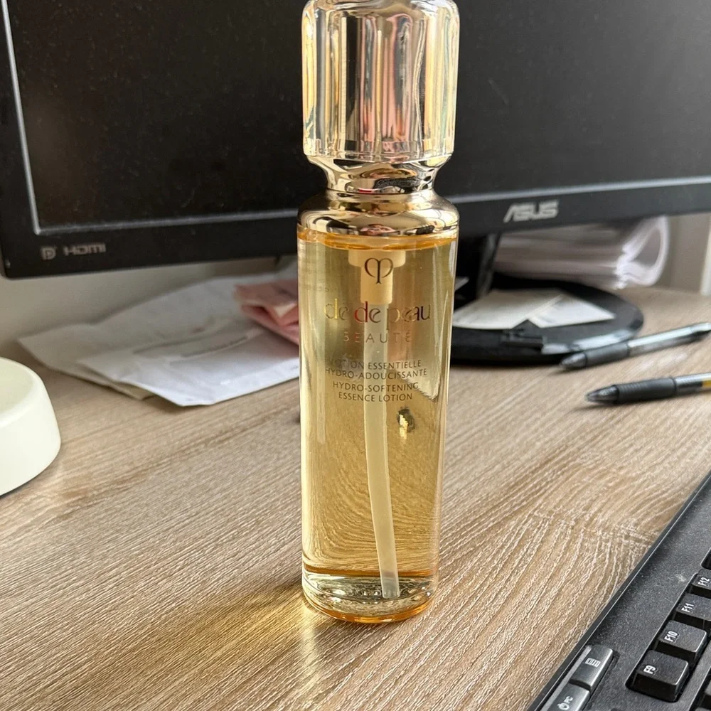 Clé de Peau Beauté Gold lotion essentiale - Picture 3 of 4